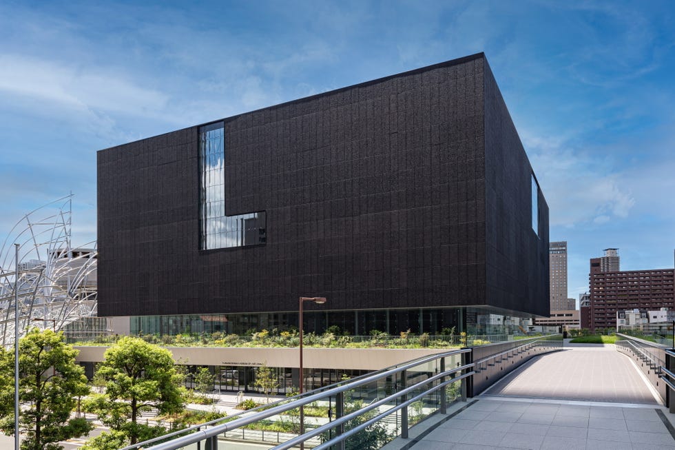 大阪中之島美術館の開館を記念して「超コレクション展―99の