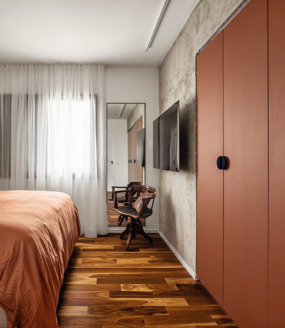 apartamento de 92 metros convertido en un hogar funcional con curvas, ceramica y una cocina suspendida