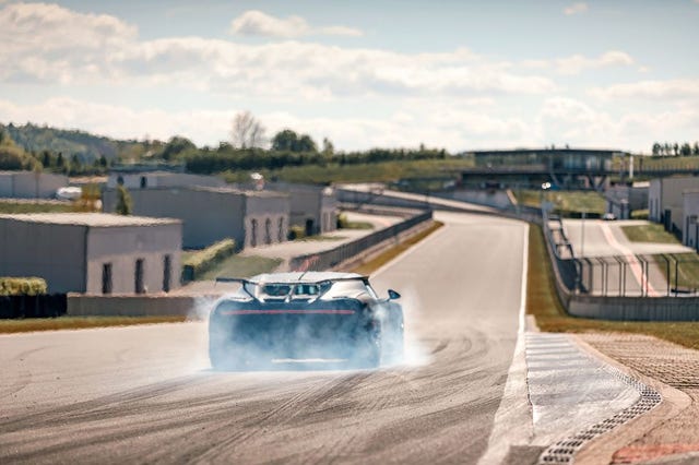 Así Se Comporta El Bugatti Chiron Pur Sport En Circuito 7467