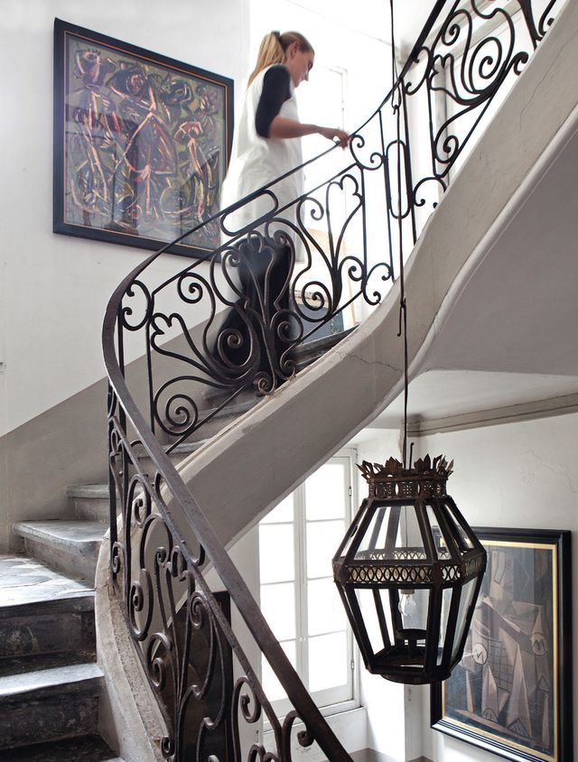 Handrail, Stairs, Iron, Baluster, Metal, Interior design, Room, Architecture, Guard rail, Black-and-white, 