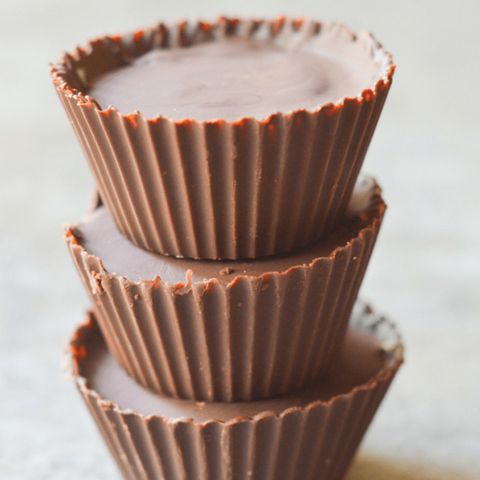 Food, Baking cup, Ischoklad, Chocolate, Cup, Dessert, Peanut butter cup, Confectionery, Cuisine, Dish, 