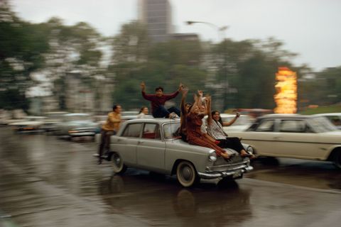 In de straten van MexicoStad vieren Mexicaanse fans in 1973 een overwinning