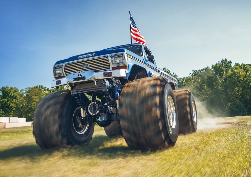 This Is How a 1500-HP Monster Truck Handles A Drag Race