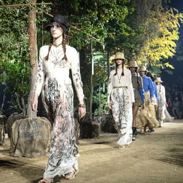 【2020 SS巴黎時裝周】用164棵樹木打造的「多樣性花園」！Dior 2020春夏系列喚起永續思維