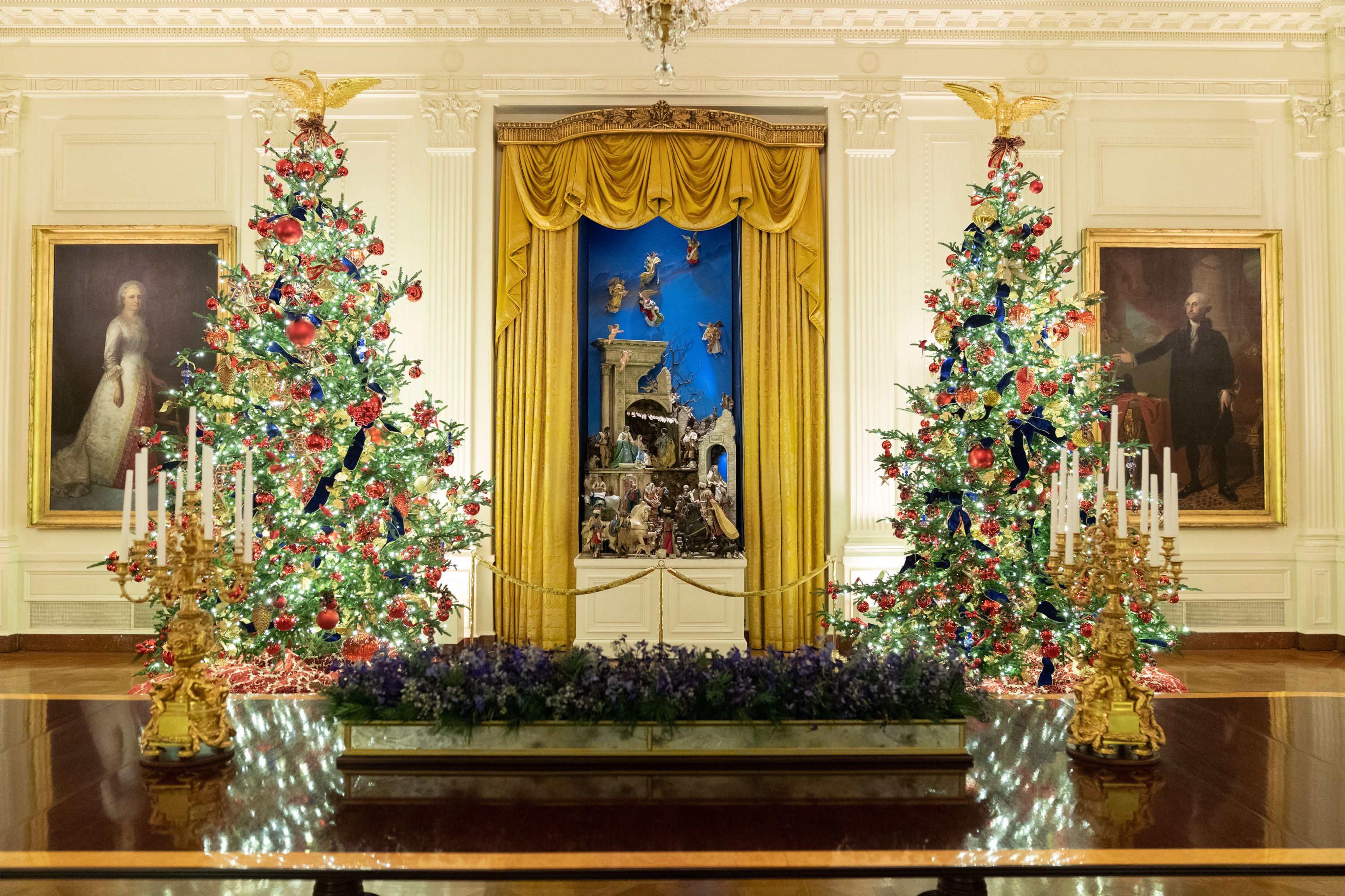 White House Christmas decorations celebrate We the People