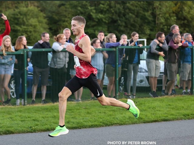 Footwear, Leg, Human leg, Shoe, Athletic shoe, Active shorts, Shorts, Running, Sports, Physical fitness, 