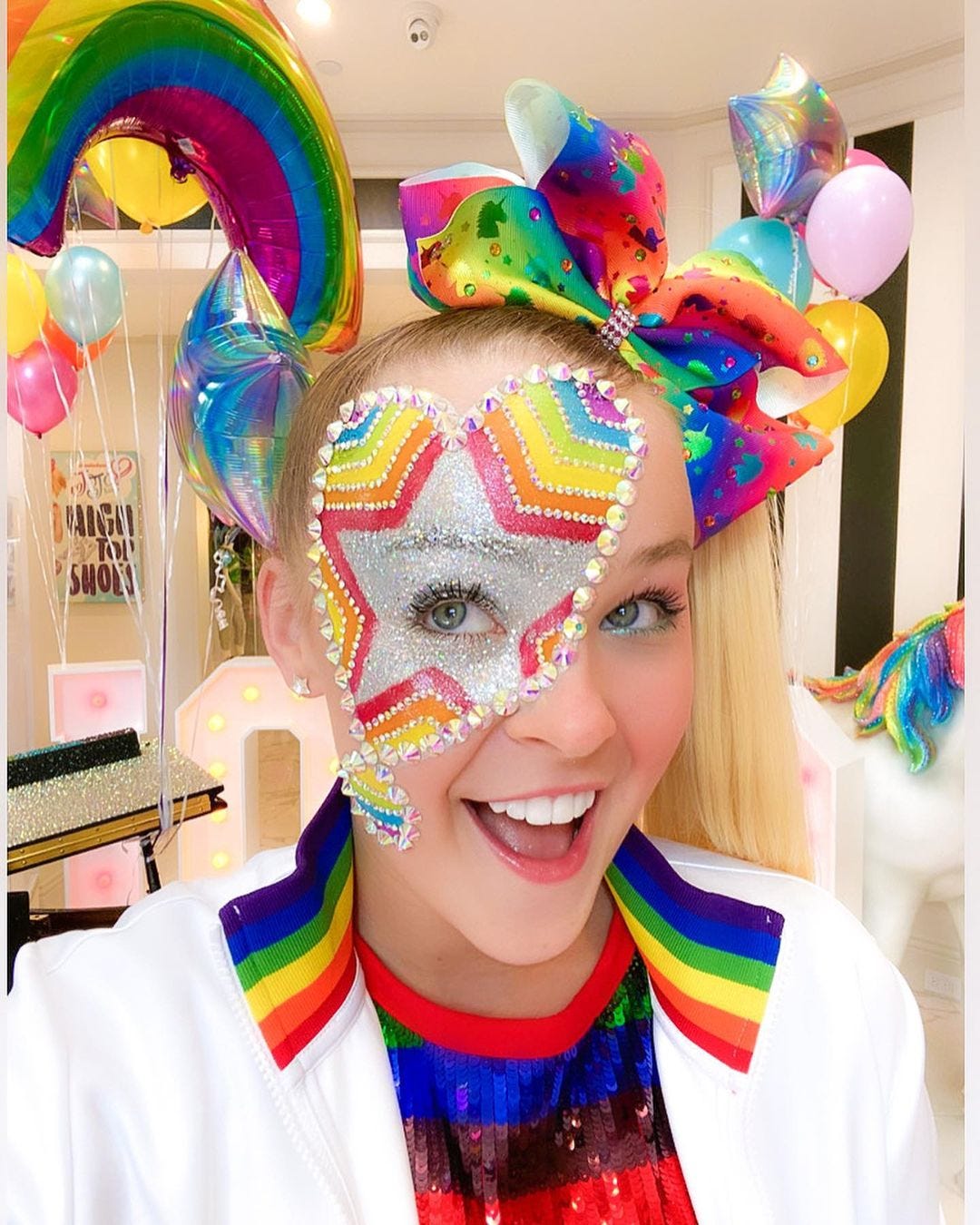 Jojo Siwa Reveals How Her Parents Reacted When She Came Out To Them