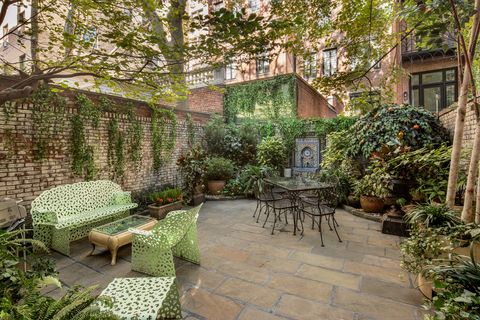 gwyneth paltrow childhood home townhouse upper east side new york city manhattan for sale on market
