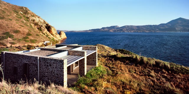 skinopi lodge milos greece