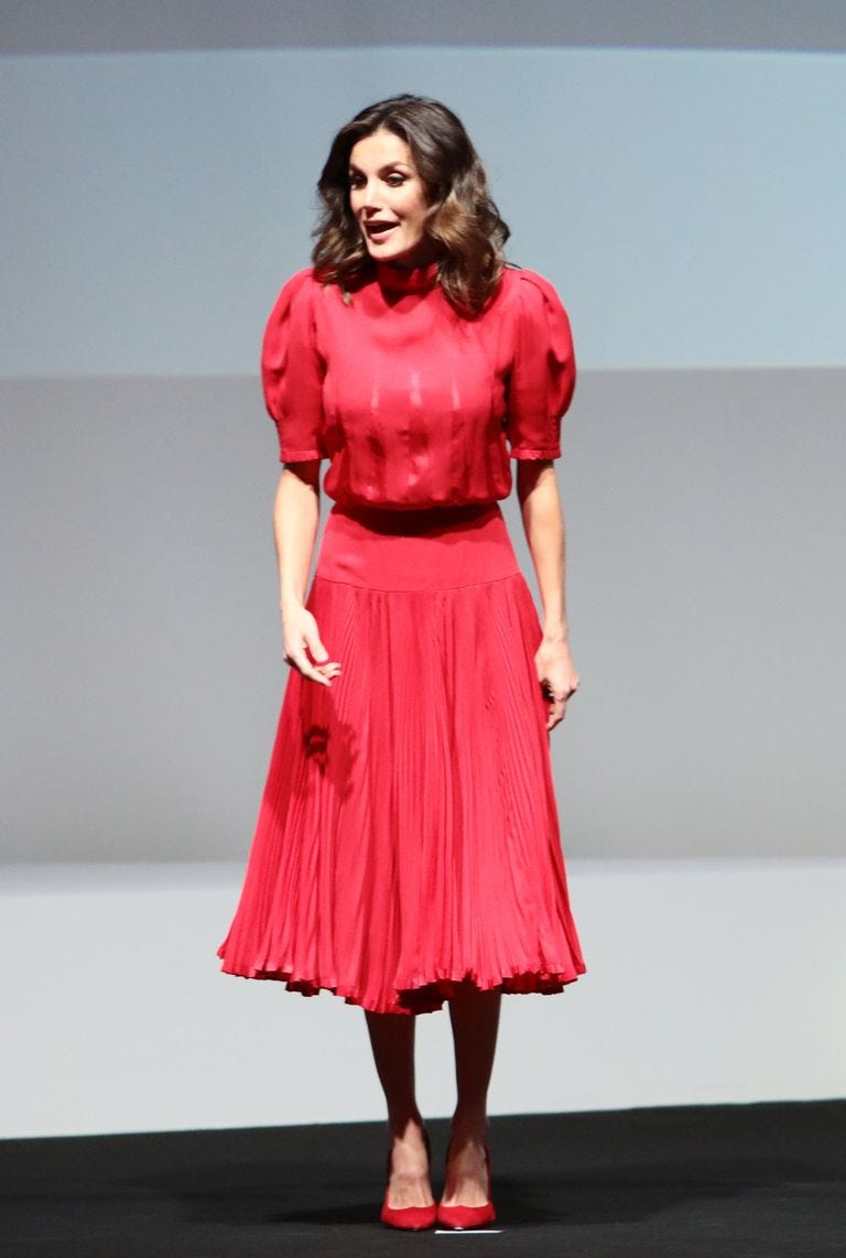 Fashion model, Fashion show, Clothing, Fashion, Runway, Fashion design, Red, Pink, Dress, Public event, 
