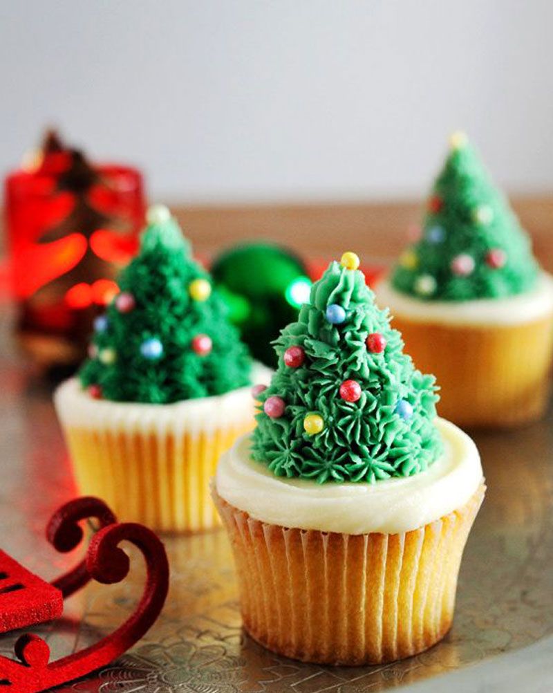 Christmas tree, Cupcake, Buttercream, Food, Icing, Dessert, Cuisine, Cake, Cream, Cream cheese, 