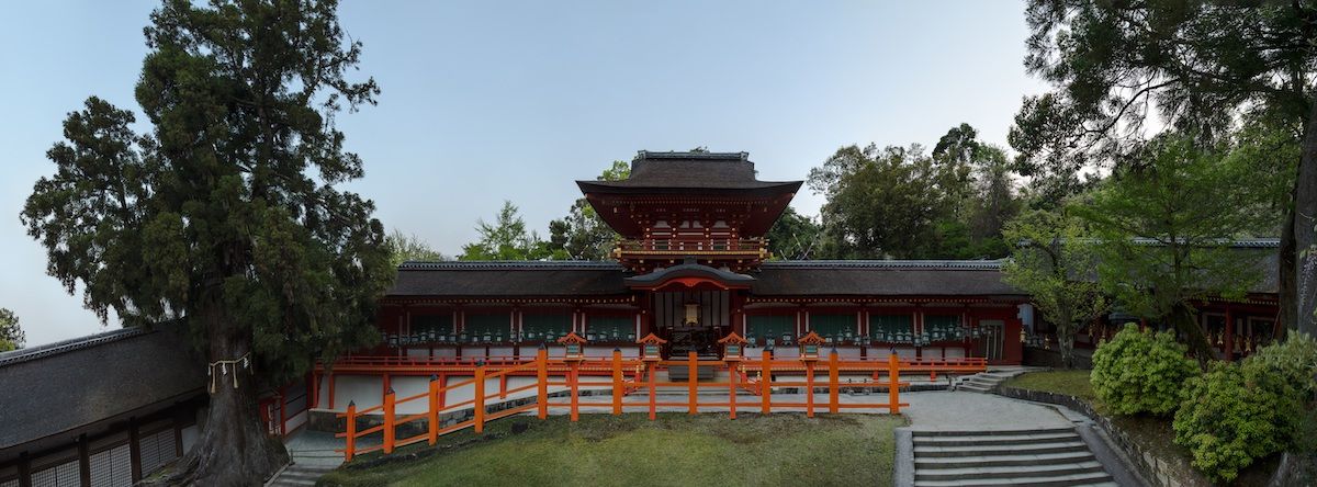 春日大社にて「杉本博司－春日神霊の御生 御蓋山そして江之浦