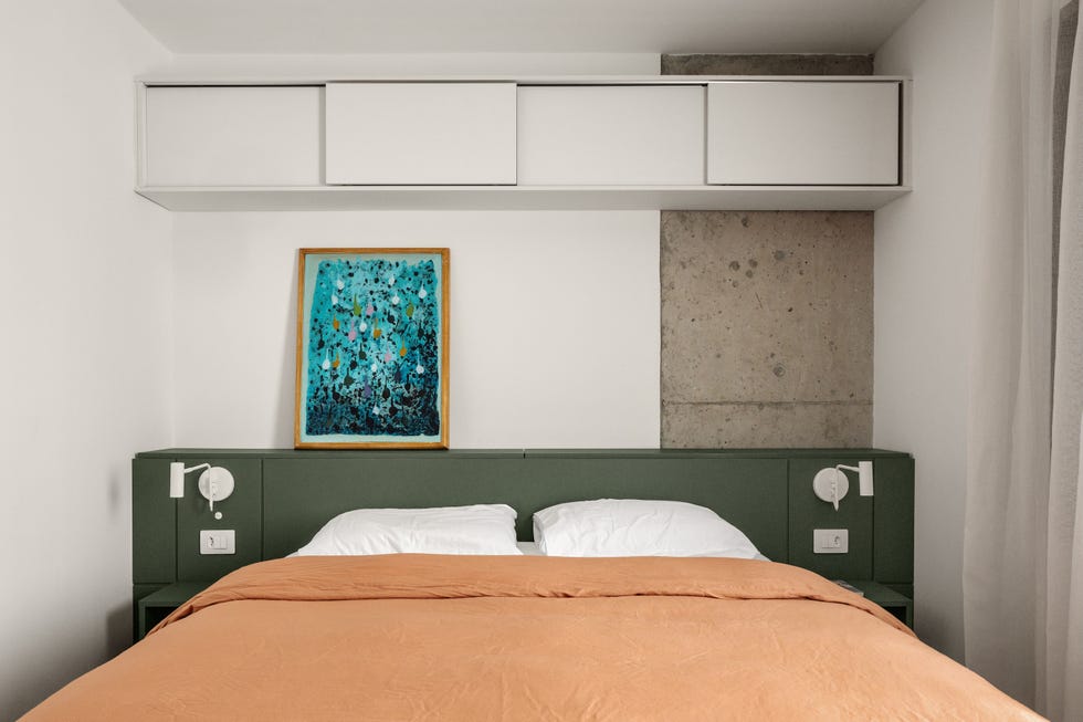 apartamento de 92 metros convertido en un hogar funcional con curvas, ceramica y una cocina suspendida