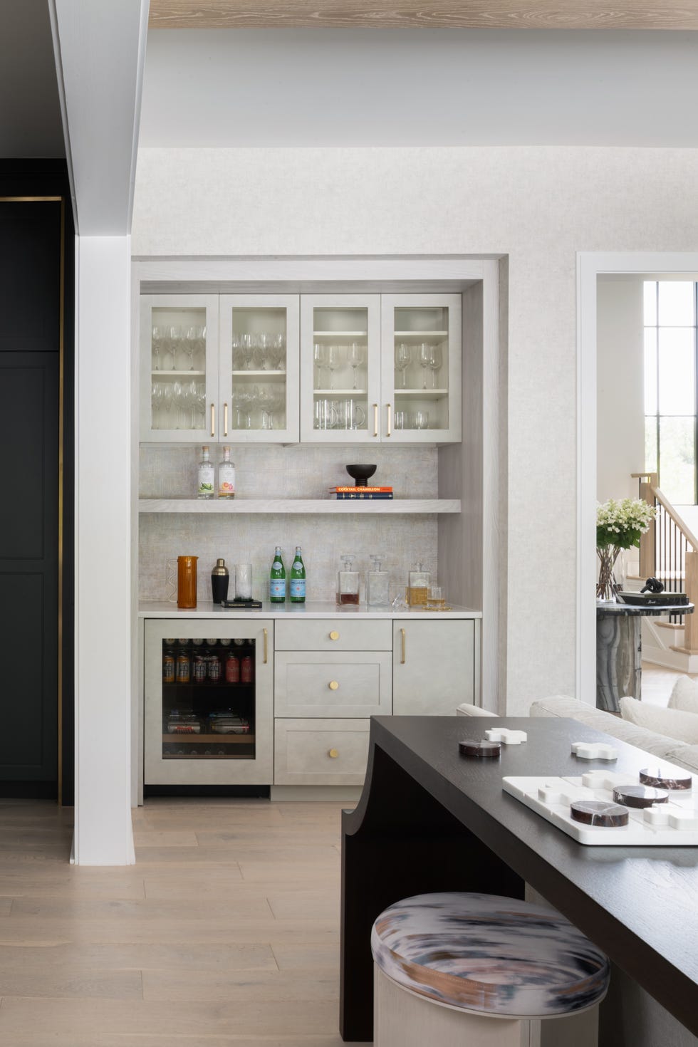 casa nueva pensada para crecer en familia con materiales duraderos y un interiorismo elegante y funcional
