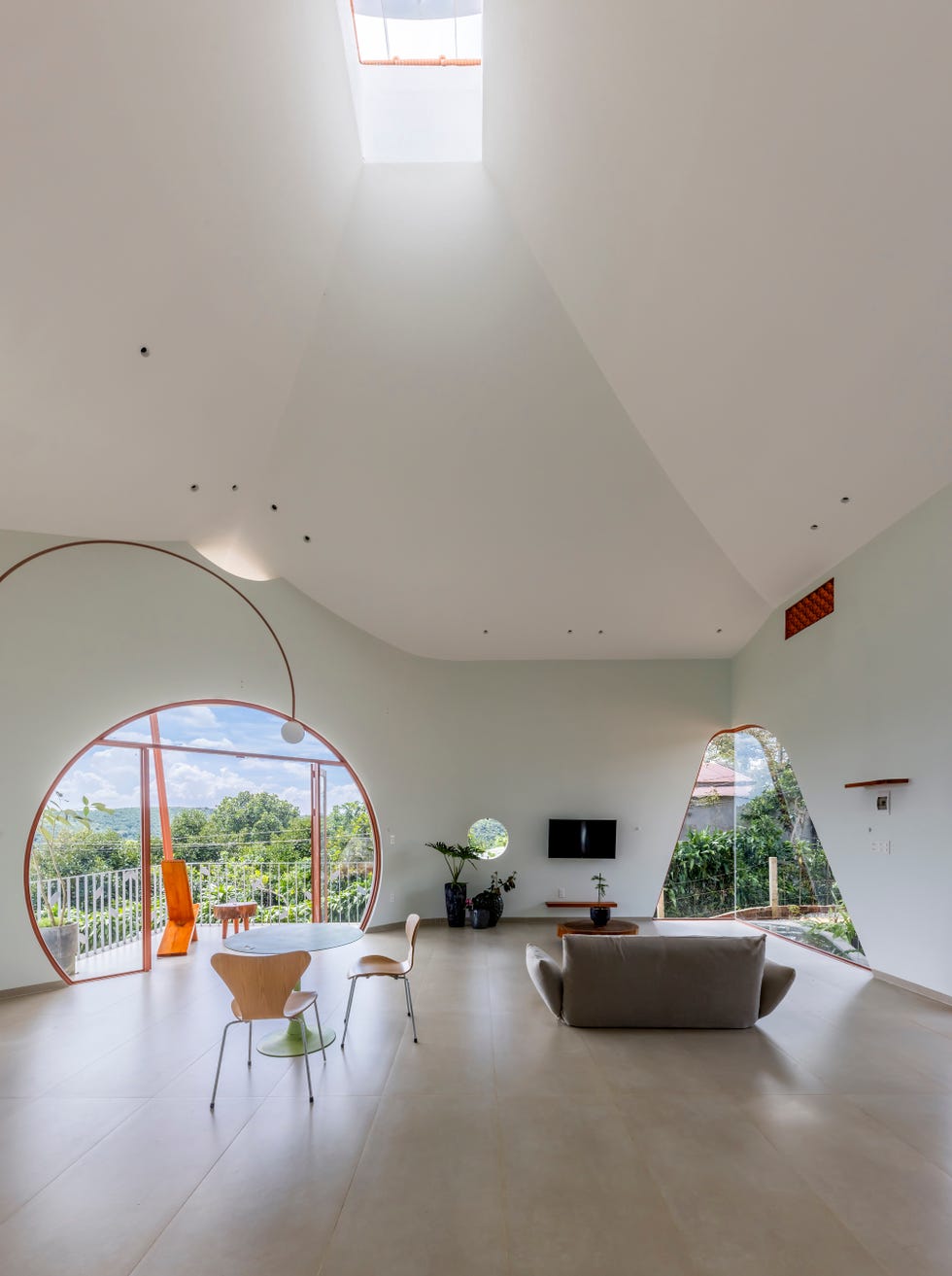 arquitectura organica, curvas y materiales naturales para una casa que redefine el concepto de hogar en un entorno tropical