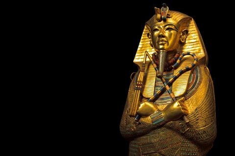 Het gouden tien kilo zware dodenmasker van Toetanchamon is waarschijnlijk het mooiste voorwerp dat in de tombe van de farao werd gevonden De tombe werd in 1923 geopend maar het masker werd pas twee jaar later in de kist gevonden