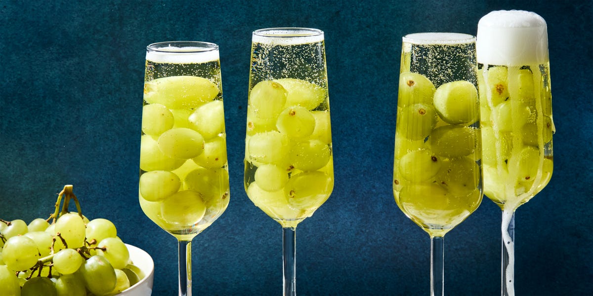 12 Grapes Cocktail glasses of champagne filled with 12 green grapes