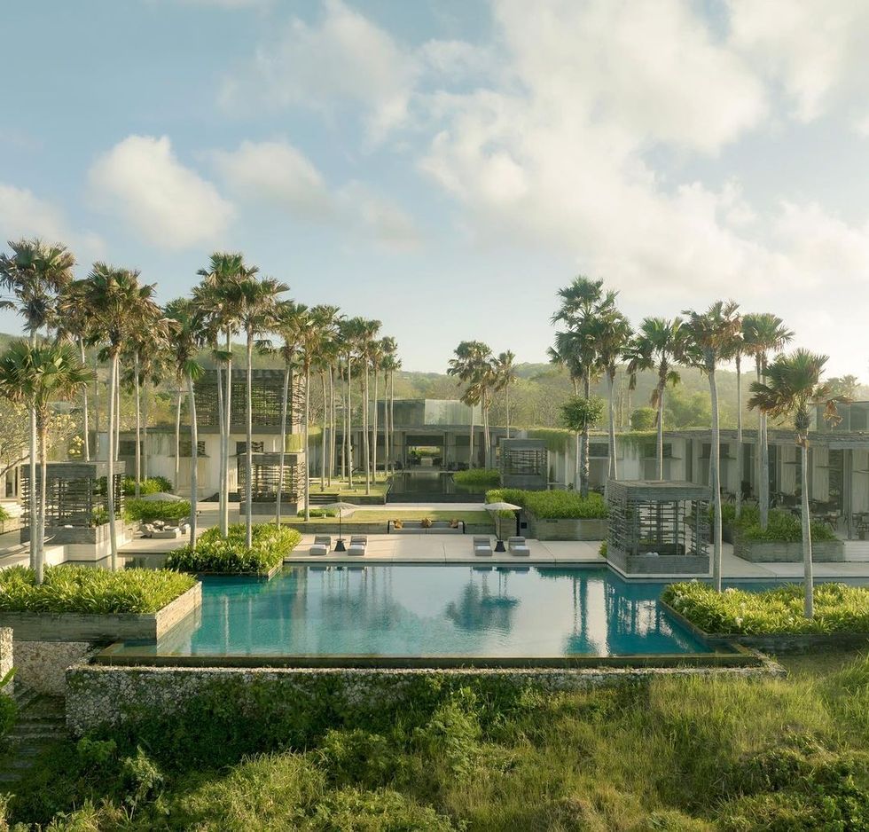此生必住「全球奢華飯店」盤點！最美無邊際泳池、沙漠綠洲、環礁碧海等頂級酒店享受度假儀式感