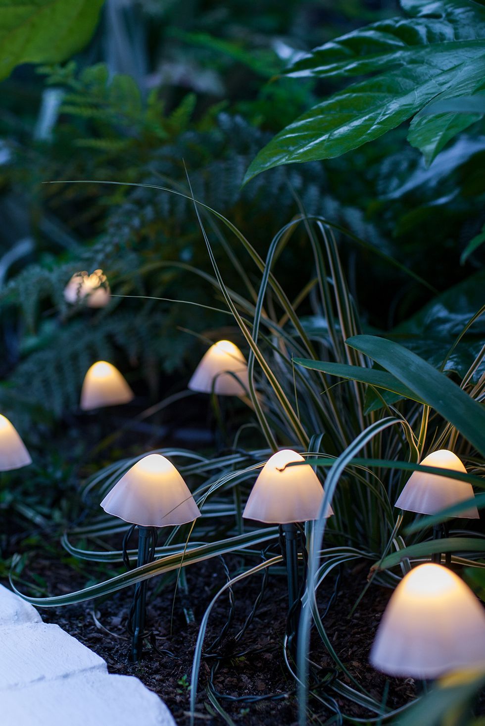 12 mini mushroom solar stake light