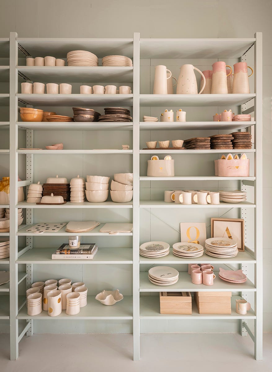ceramica bonjour, alacena con vajilla artesanal