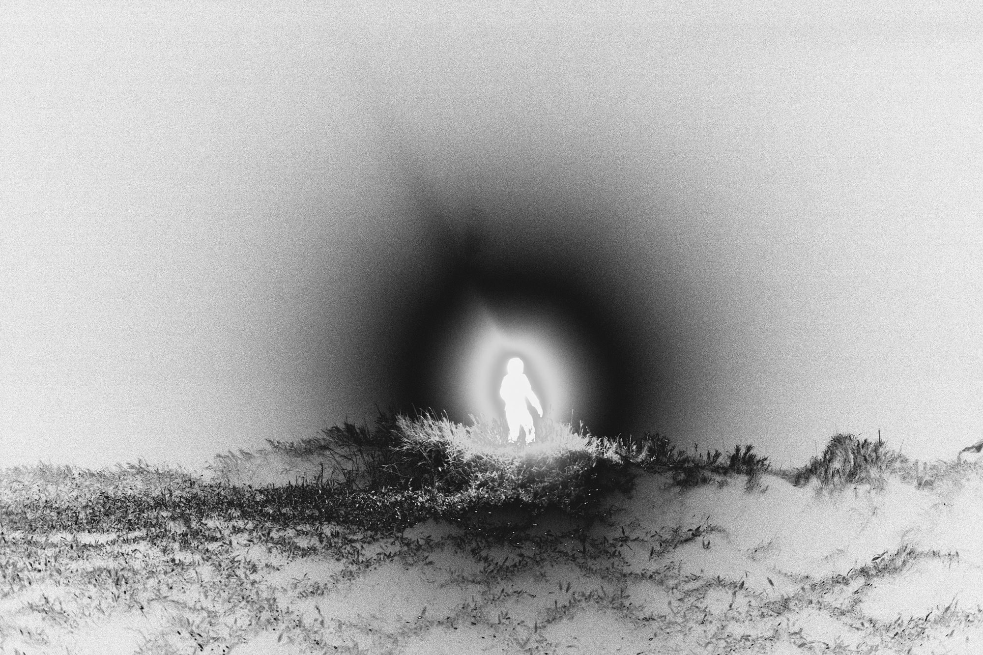 写真家・水谷太郎が「光」をテーマに描く、個展「12000」を開催