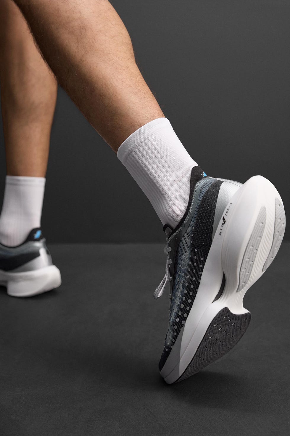 las zapatillas de running con placa de fibra de carbono de zara