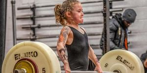 Face, Weightlifter, Chin, Human leg, Shoulder, Physical fitness, Barbell, Elbow, Powerlifting, Chest, 
