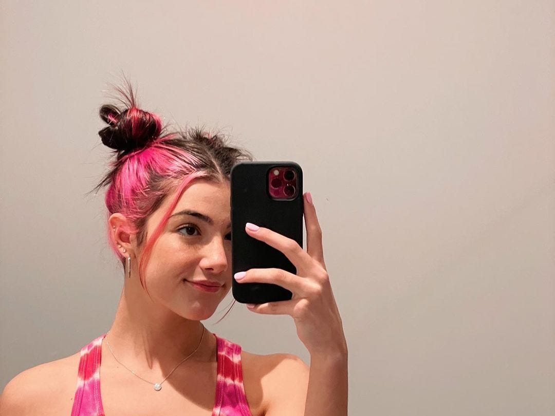 Charli D'Amelio Switches Out Her Pink Hair For Long Black Extensions Charli D'Amelio Switches Out Her Pink Hair For Long Black Extensions