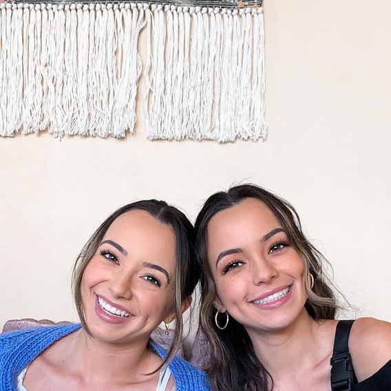 Få kontrol At deaktivere blyant 11 Facts About the Merrell Twins - Everything to Know About Youtubers  Veronica and Vanessa Merrell