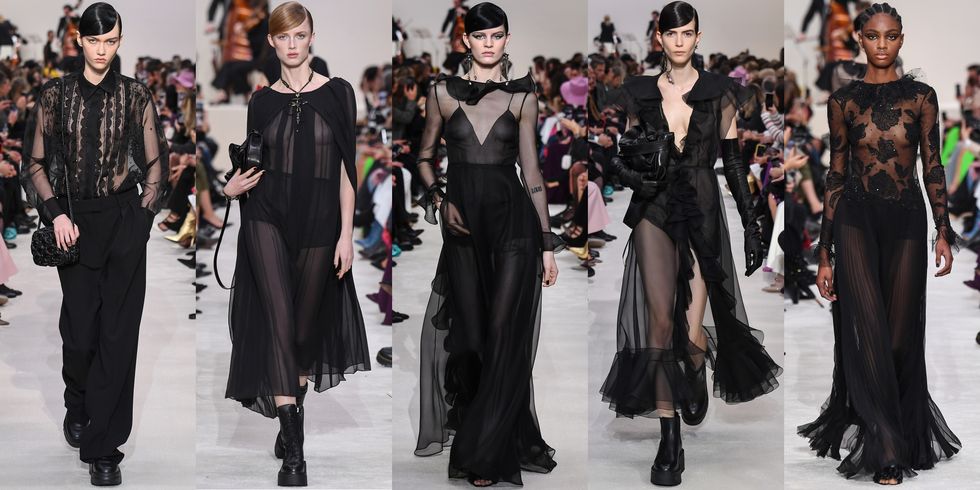 【巴黎時裝週】Valentino 2020 秋冬大秀推出一系列黑色透視剪裁服裝。