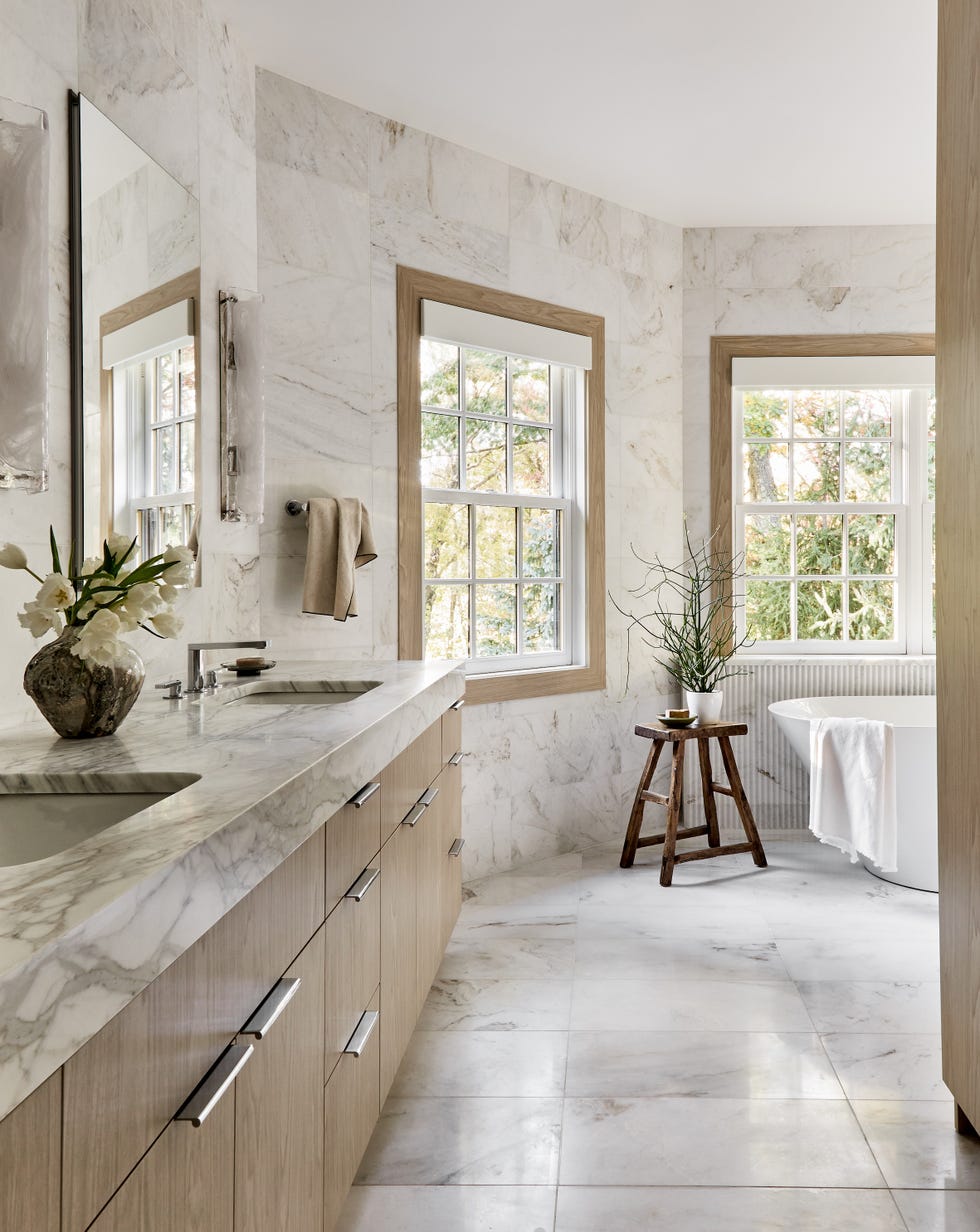 casa familiar con cinco dormitorios y seis banos que se transforma para ganar luz, orden y diseno a medida