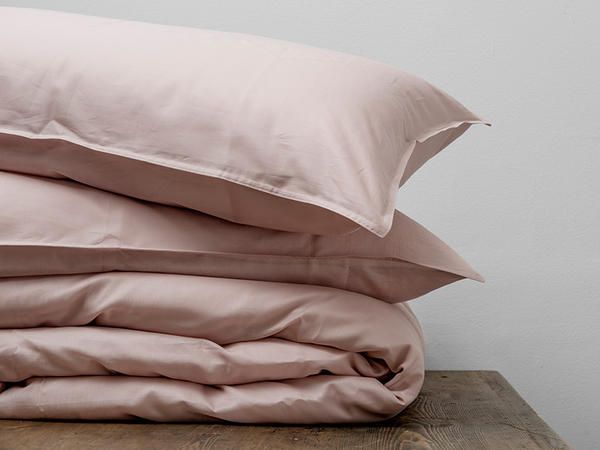 Bedding, Bed sheet, Textile, Pillow, Duvet, Linens, Furniture, Duvet cover, Beige, Linen, 