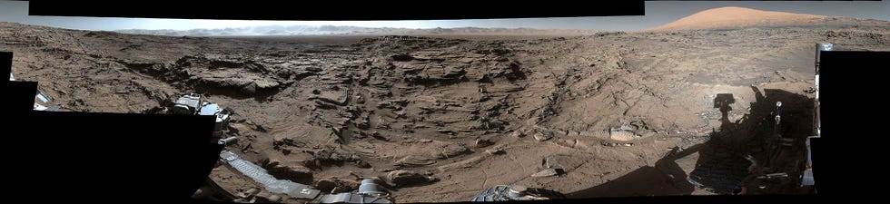 Curiosity maakte dit 360opanorama als onderdeel van een langdurig onderzoek naar de geologische context en details van de landschappen die de rover sinds zijn landing in 2012 heeft doorkruist