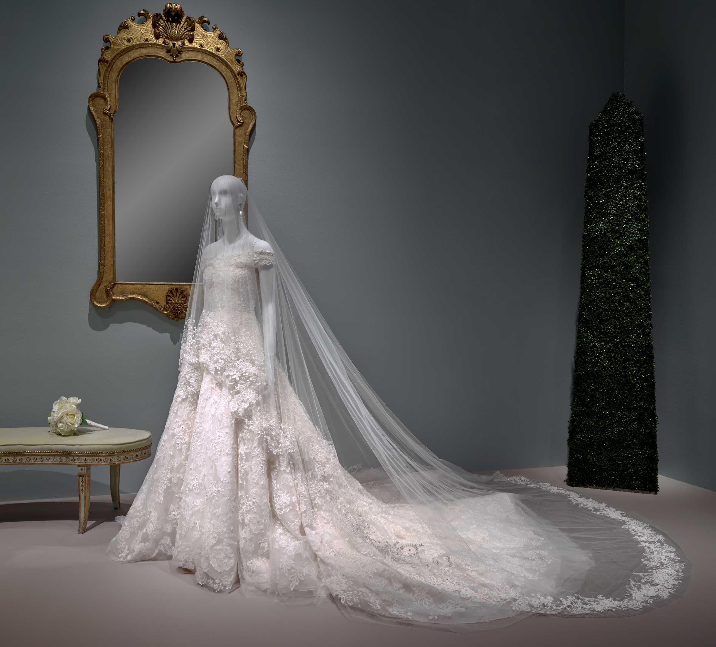 Amal Clooney's Wedding Dress - Oscar de la Renta Exhibition at the Museum  of Fine Arts Houston
