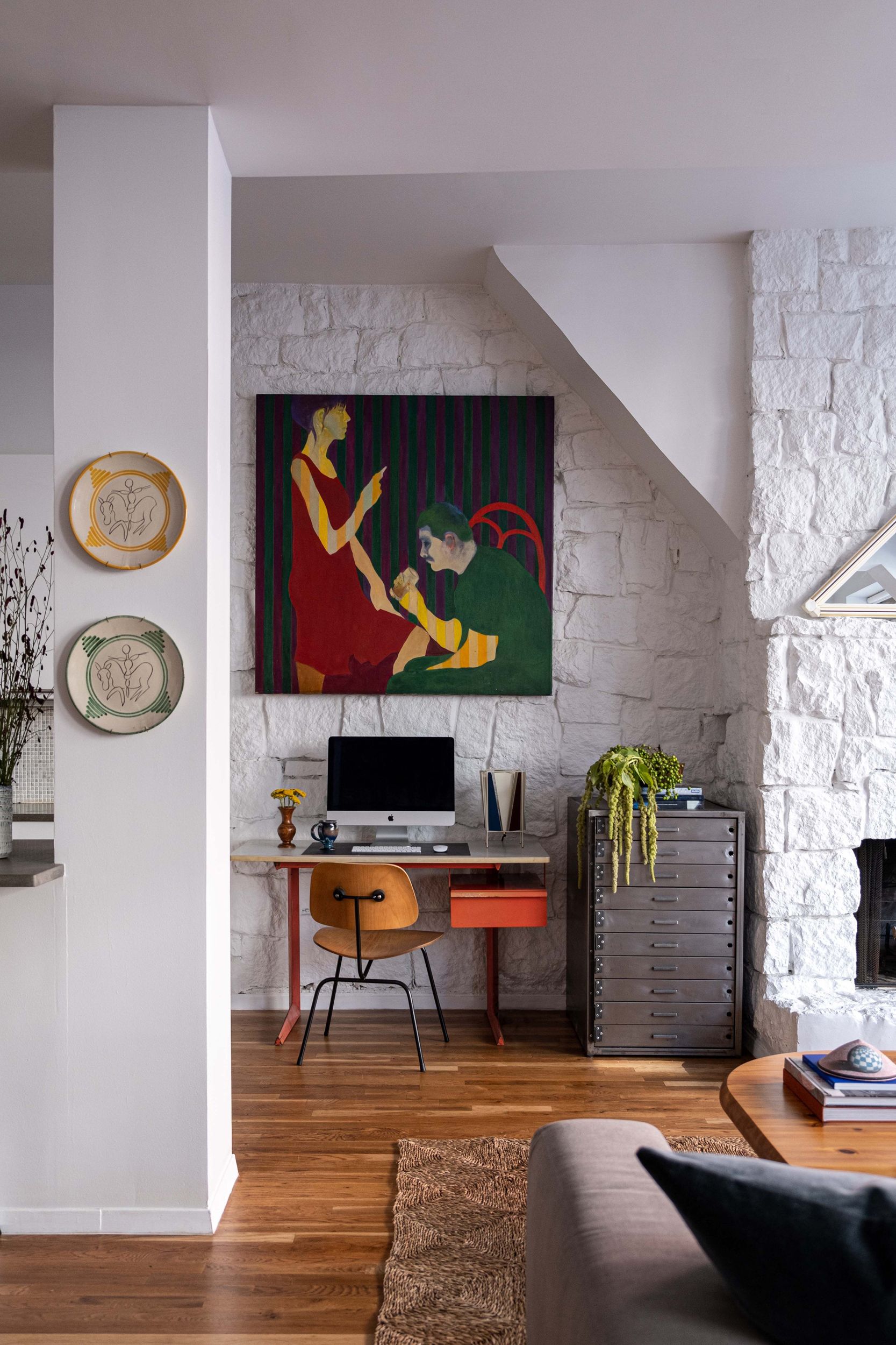 ヴィンテージ家具とアートであふれたNYのアパートメント | ELLE DECOR ...