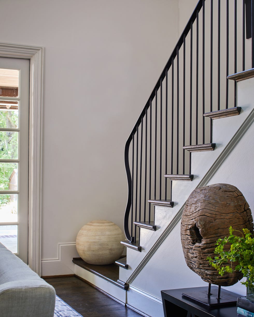 lineas elegantes, piezas de diseno y sobre todo el negro definen este proyecto que desafia las normas
