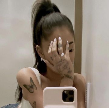 there's a sweet story behind ariana grande's engagement ring