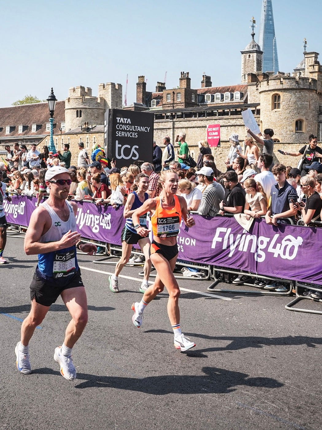 runners taking part in the 2025 london marathon