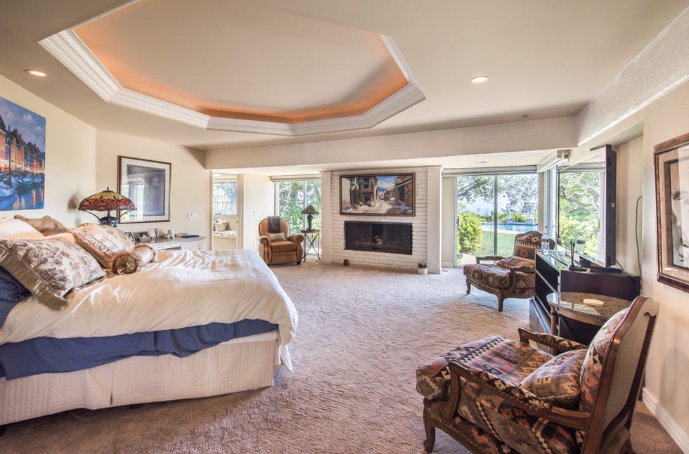 Property, Room, Furniture, Ceiling, Bedroom, Interior design, Home, Building, Real estate, Living room, 