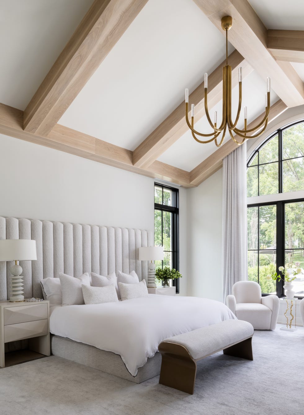 casa nueva pensada para crecer en familia con materiales duraderos y un interiorismo elegante y funcional