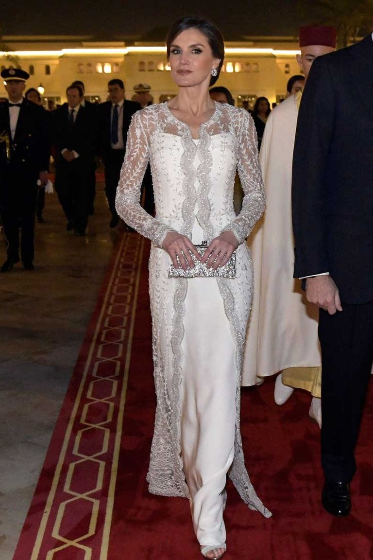Red carpet, Clothing, Carpet, Fashion, Dress, Flooring, Formal wear, Haute couture, Event, Suit, 