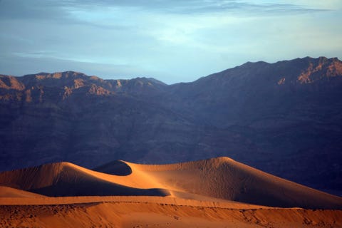 Mojave Trails Dit wandelpad in ZuidCaliforni werd op 12 februari 2016 gecreerd door president Obama en loopt langs een geprojecteerd maar nooit uitgevoerd gedeelte van de Route 66 tussen Ludlow en Needles Het nationale monument omvat spectaculaire zandduinen gestolde lavastromen en woestijnbergen die door Spaanse ontdekkingsreizigers en de oude transcontinentale spoorlijn werden doorkruist Het Congres riep eerder al ruim 1400 vierkante kilometer van het park dat in totaal bijna 6500 vierkante kilometer beslaat tot wildernisgebied uit