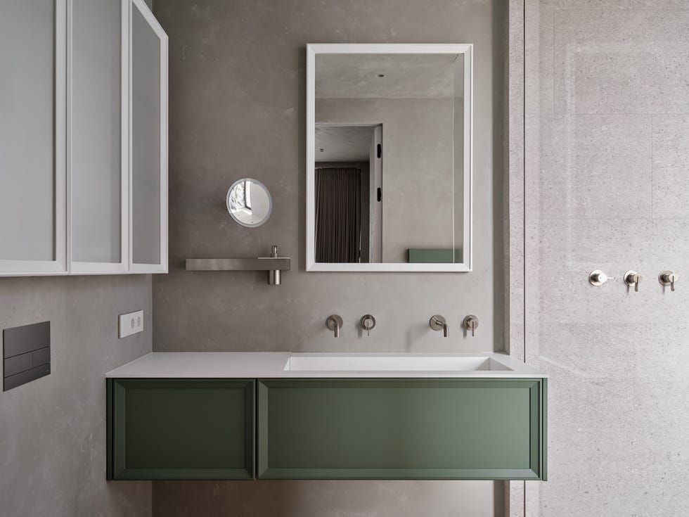 apartamento con isla de cocina escultorica, arte personalizado y soluciones funcionales a medida
