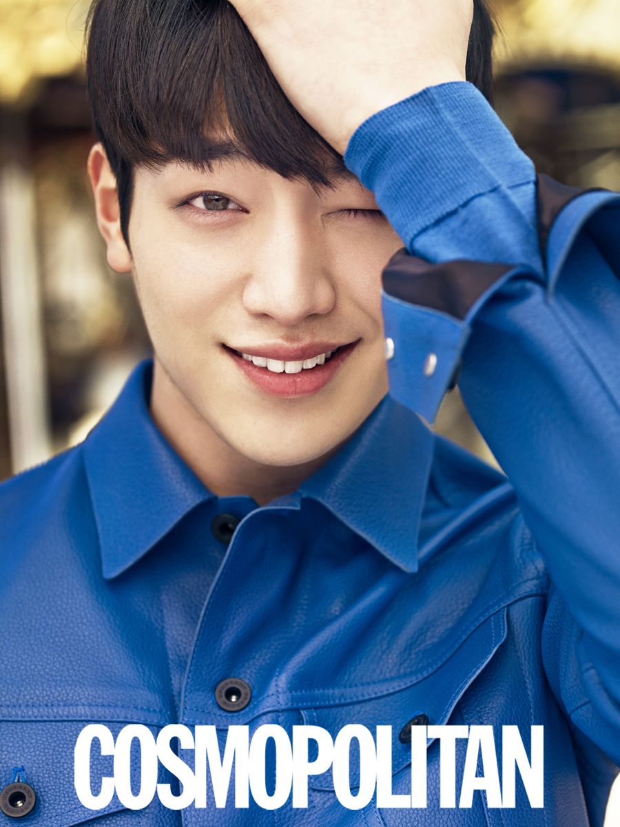 Hair, Face, Chin, Hairstyle, Forehead, Smile, Electric blue, Jaw, Black hair, Gesture, 