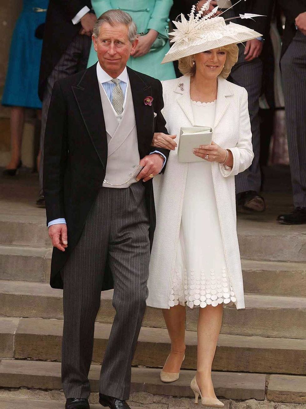 Suit, Fashion, Formal wear, Event, Headgear, Dress, Hat, Gesture, Tuxedo, Smile, 