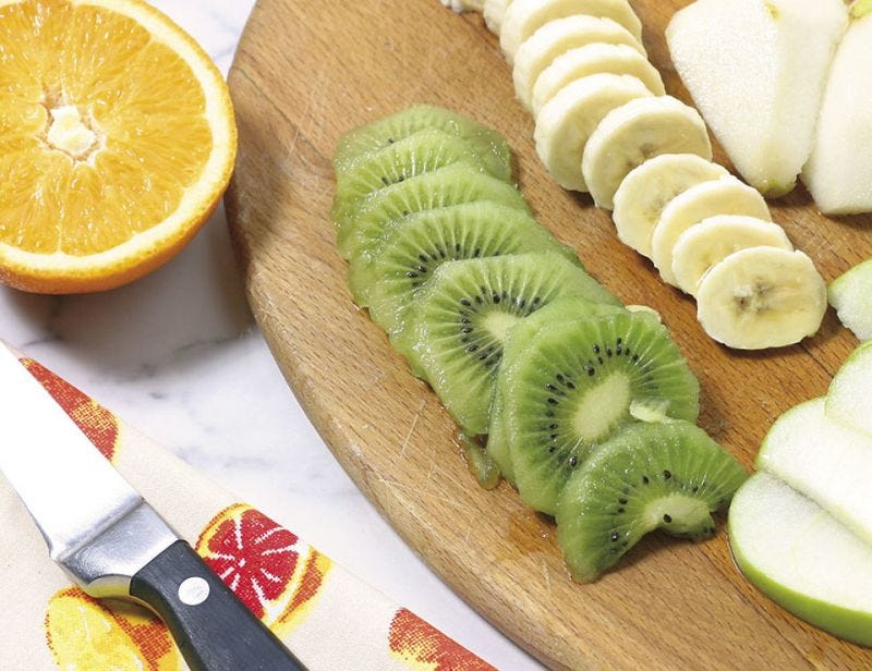 Paso 2: prepara la fruta y córtala en rodajas