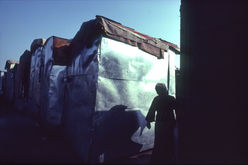 柯錫杰，〈陰影角落〉，1981，藝術微噴，4667 x 70 cm。潔錫杰影像工作室提供。