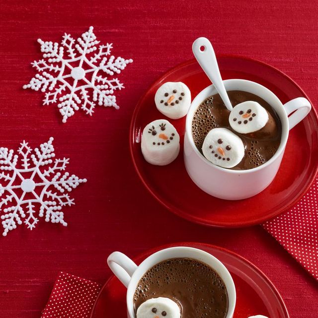 https://hips.hearstapps.com/hmg-prod/images/1478562234-christmas-desserts-snowman-marshmallows-1216-1631827136.jpg?crop=1.00xw:0.668xh;0,0.114xh&resize=640:*