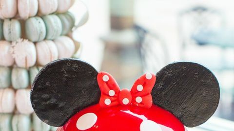 preview for The inside of This Minnie Mouse Cake is Actually Unbelievable!
