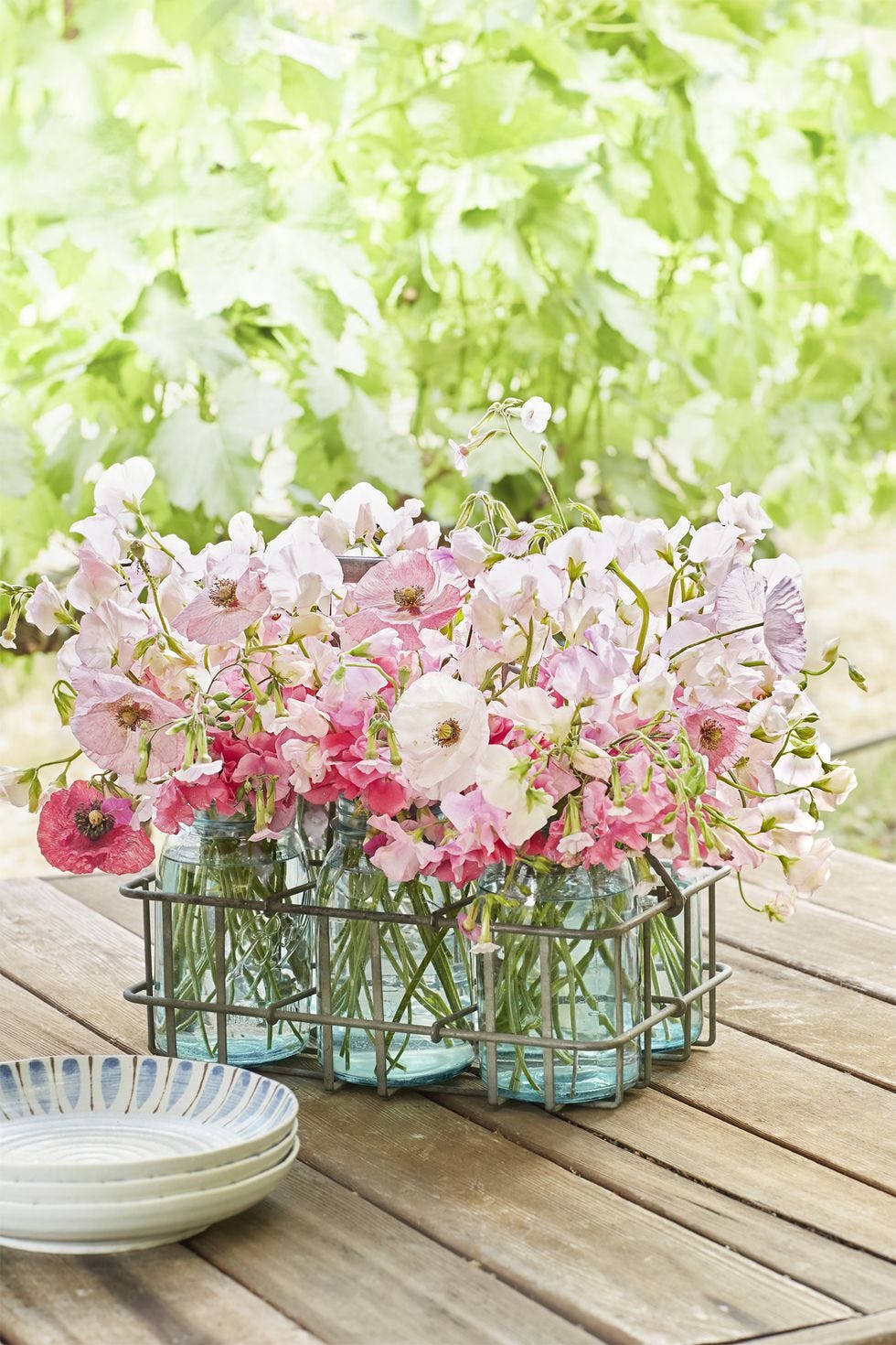 19 Beautiful Easter Flowers and Arrangements - Easy Easter Centerpieces